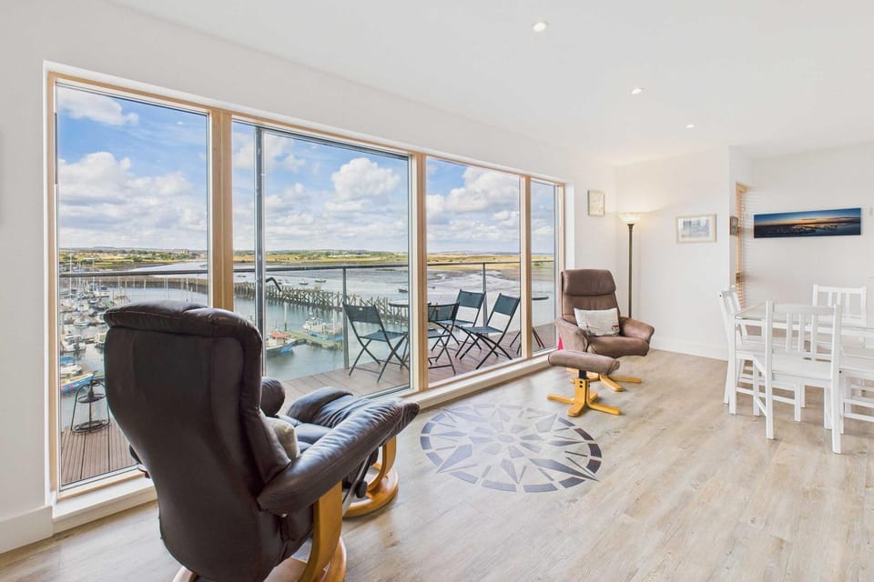 TV and multimedia, View (from property/room), Balcony/Terrace, Living room, Seating area, Dining area, Sea view