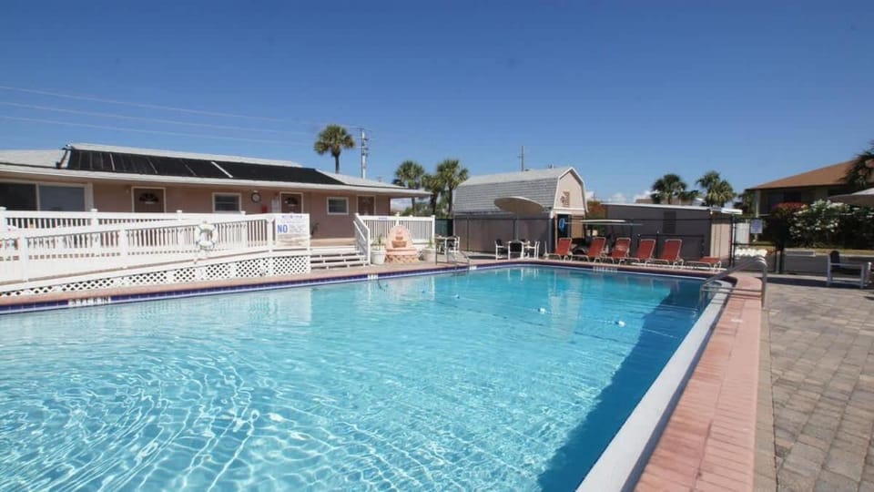 Diplomat 330-13 House in Cocoa Beach