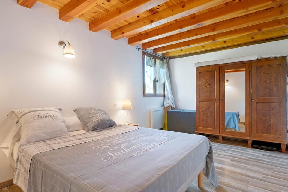 Property building, Living room, Bedroom
