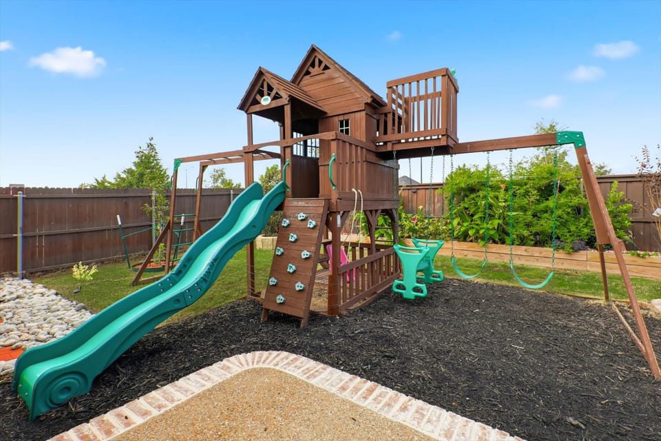5BD 4BA Entertainment Hub - Playground Cinema Gym House in Frisco
