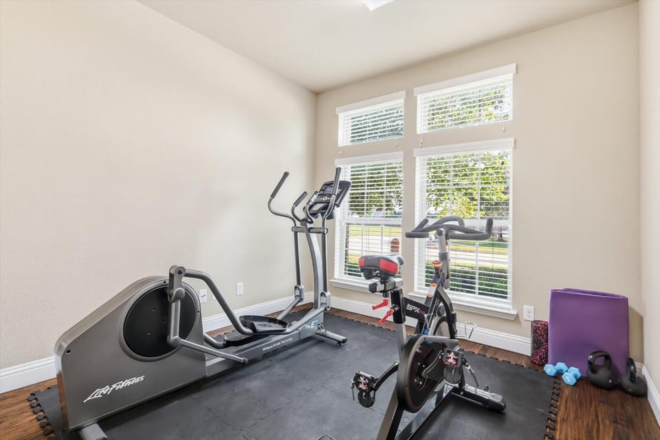 5BD 4BA Entertainment Hub - Playground Cinema Gym House in Frisco