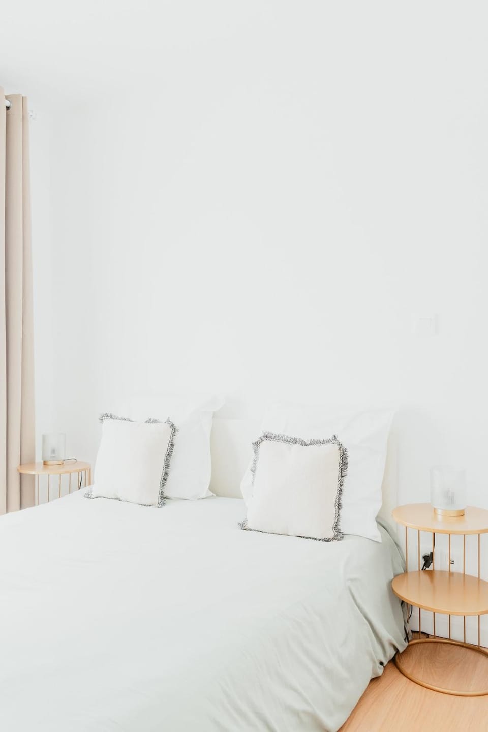 Bed, Photo of the whole room, Bedroom, furniture, heating, storage