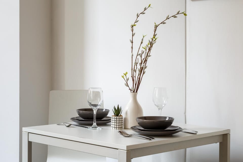 Decorative detail, Seating area, Dining area