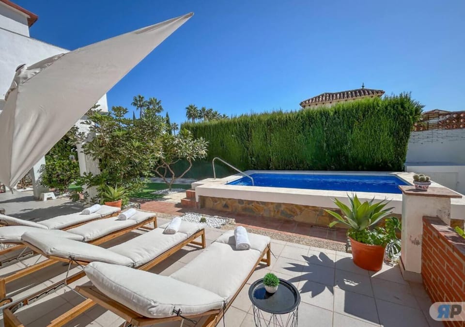 Garden view, Pool view, sunbed
