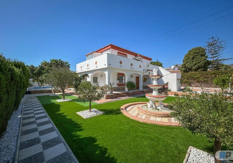Property building, Natural landscape, Garden, Pool view