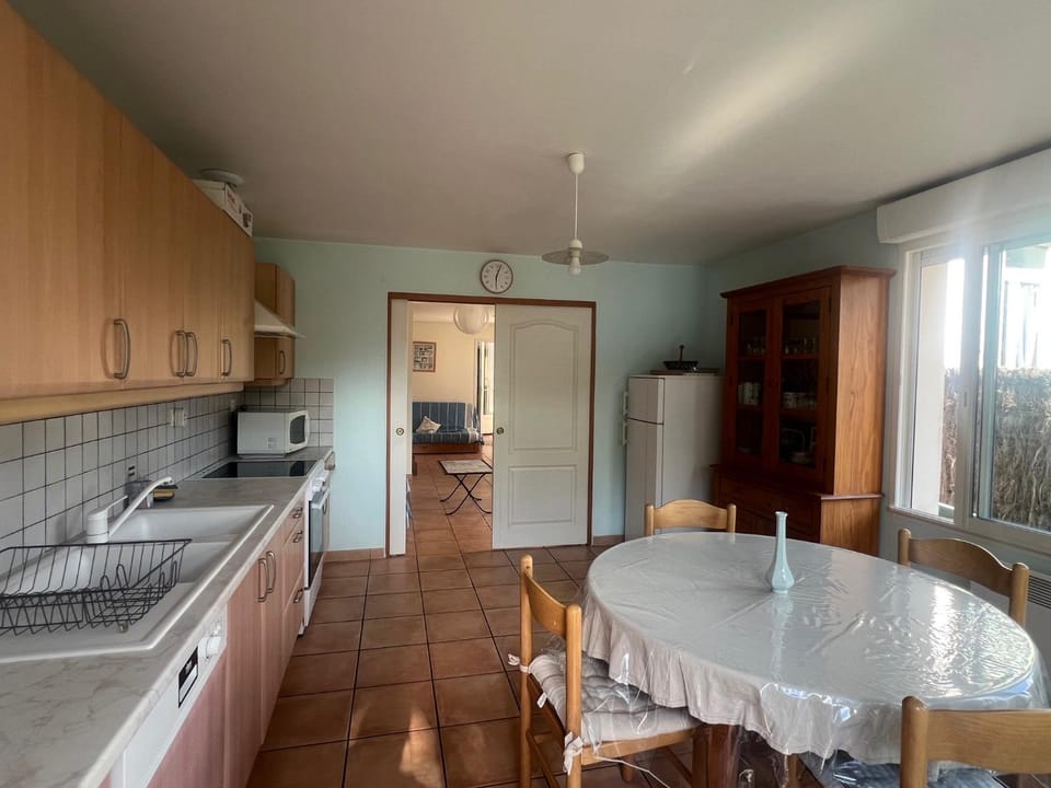 Kitchen or kitchenette, Dining area, dishwasher, oven, stove