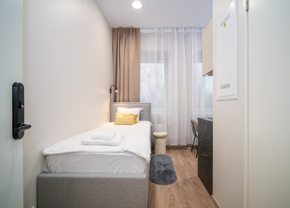 Bed, Bedroom, Quiet street view