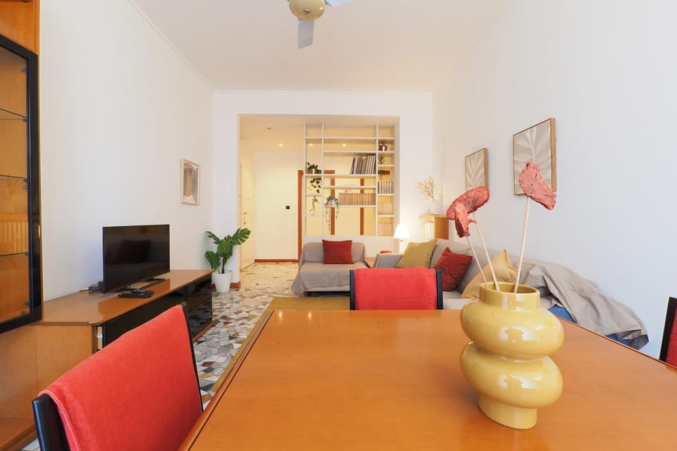 Communal lounge/ TV room, TV and multimedia, Living room, Seating area, Dining area