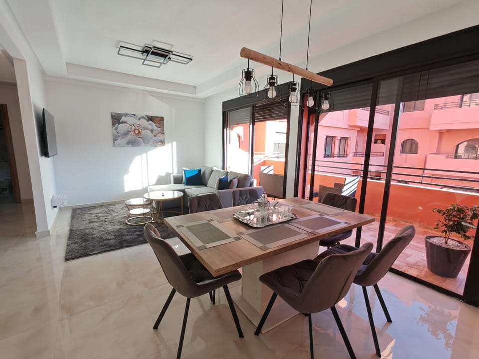 Living room, Seating area, Dining area