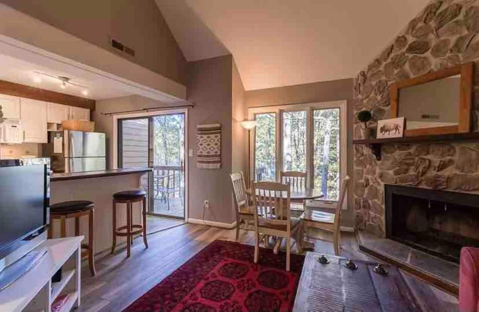 Fantastic home, ideal location, dogs welcome! House in Massies Mill