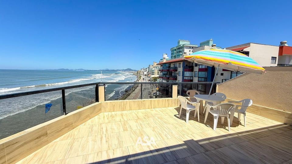 View (from property/room), Balcony/Terrace, City view, Sea view