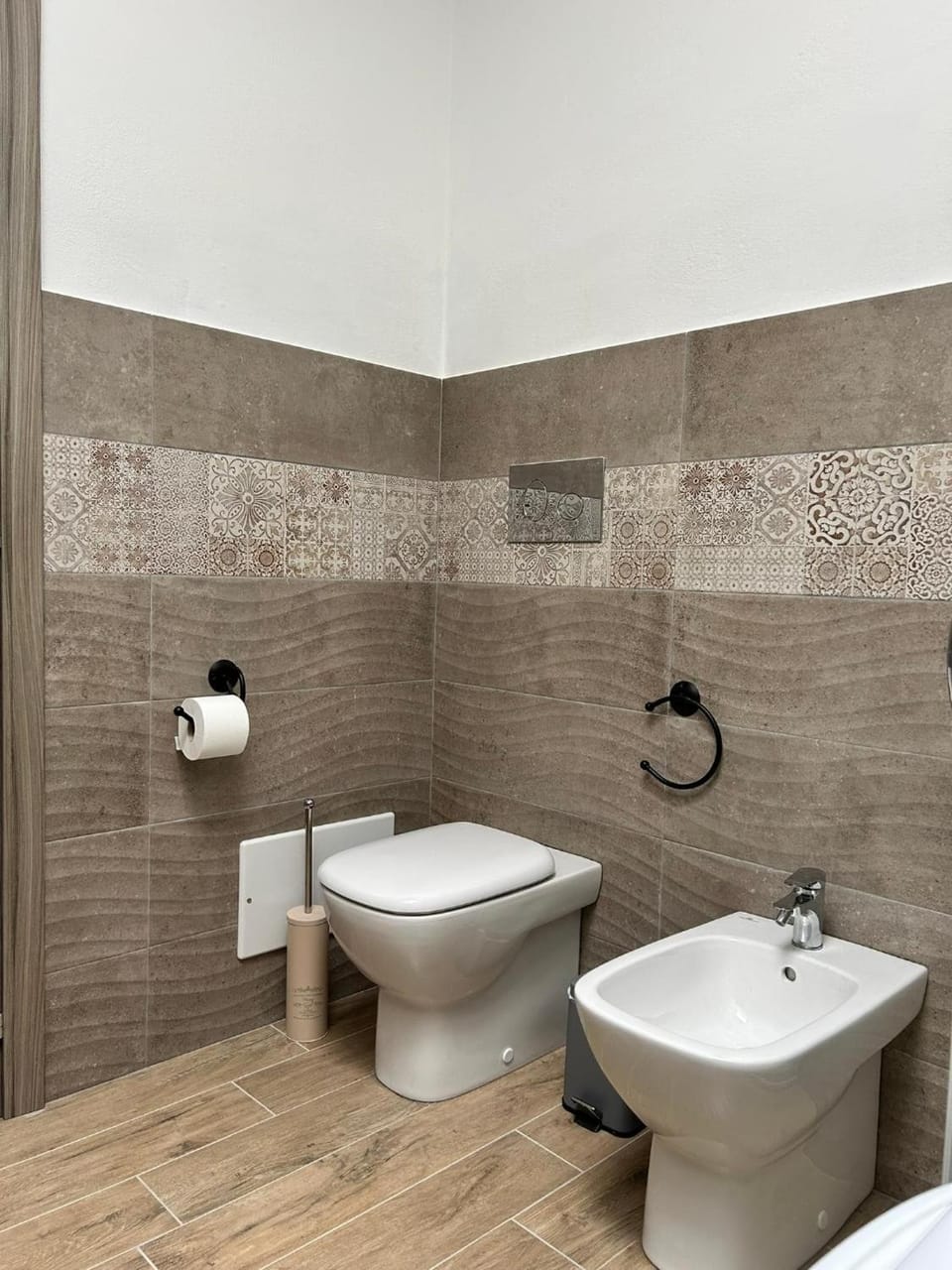 Bathroom, Living room