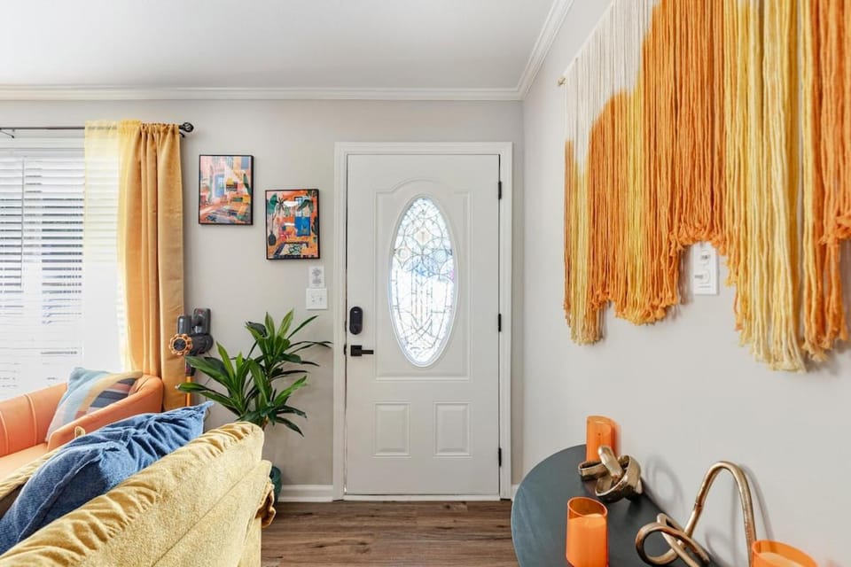 Colorful & Cozy 2 Bedroom in Columbus House in Columbus