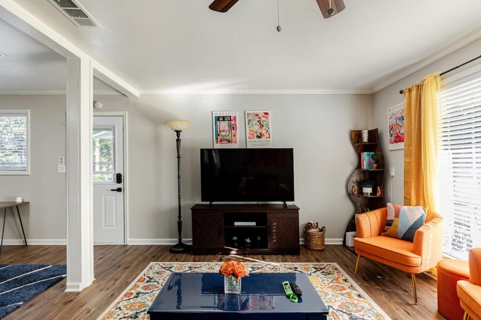 Colorful & Cozy 2 Bedroom in Columbus House in Columbus