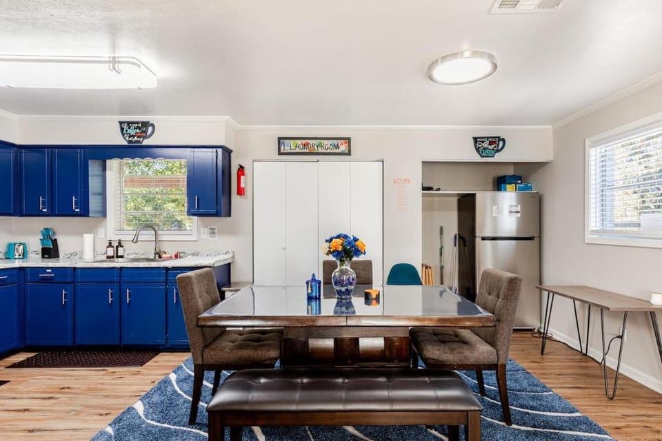 Colorful & Cozy 2 Bedroom in Columbus House in Columbus