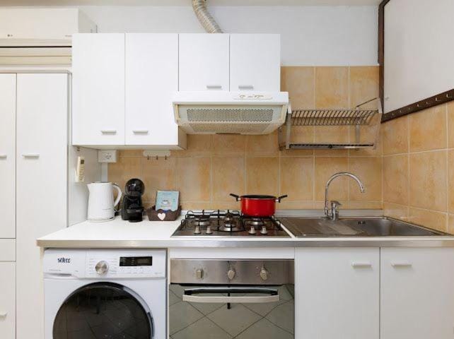 Kitchen or kitchenette, dishwasher