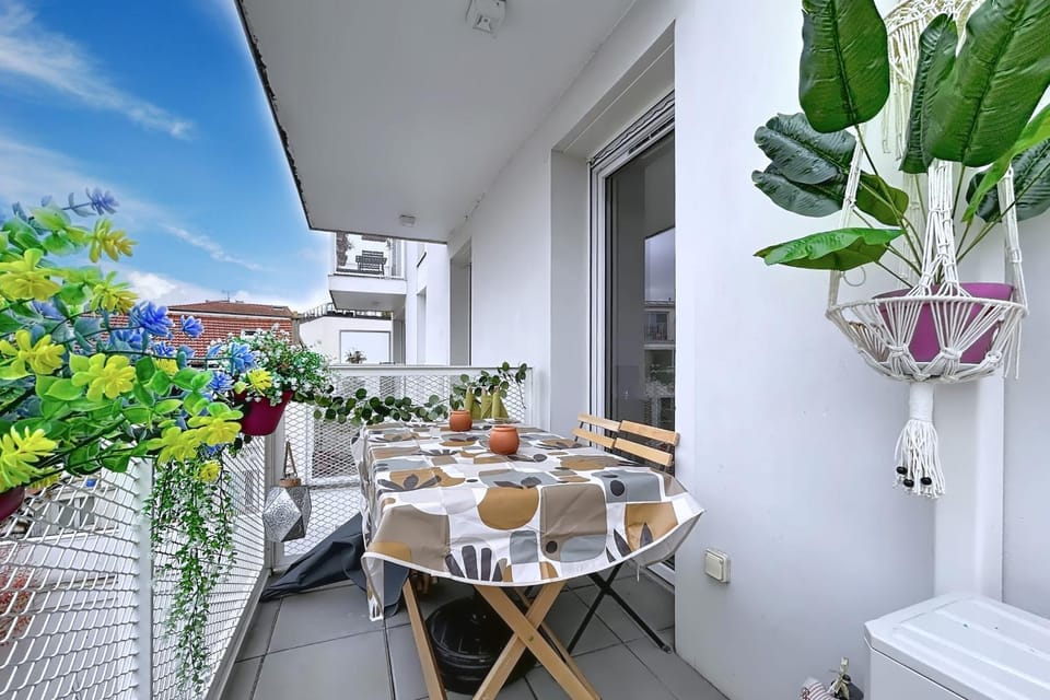 Apartment with terrace 100m from Paris Apartment in Vanves