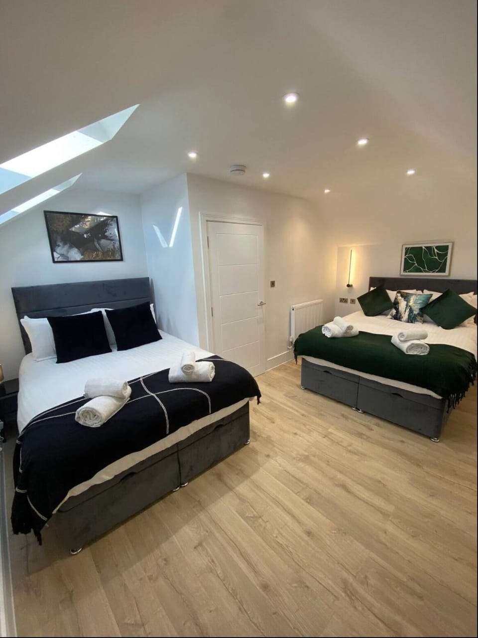 The Hughenden Home - Spacious 2BR Duplex with 2 Bathrooms & Free Secure Underground Parking in Central High Wycombe HP13, Sleeps 7 Apartment in High Wycombe