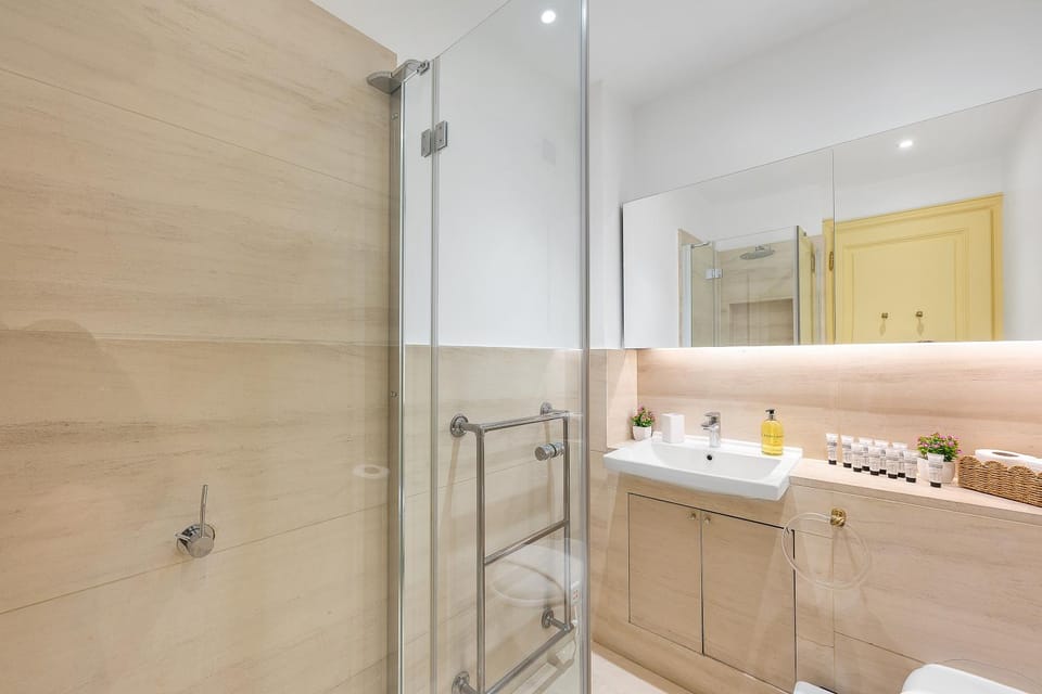 3 Bed House near Selfridges Apartment in City of Westminster