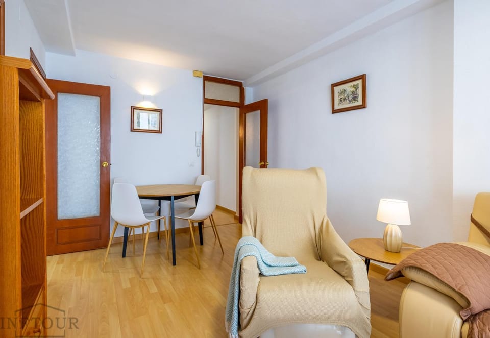 Communal lounge/ TV room, Living room, Dining area