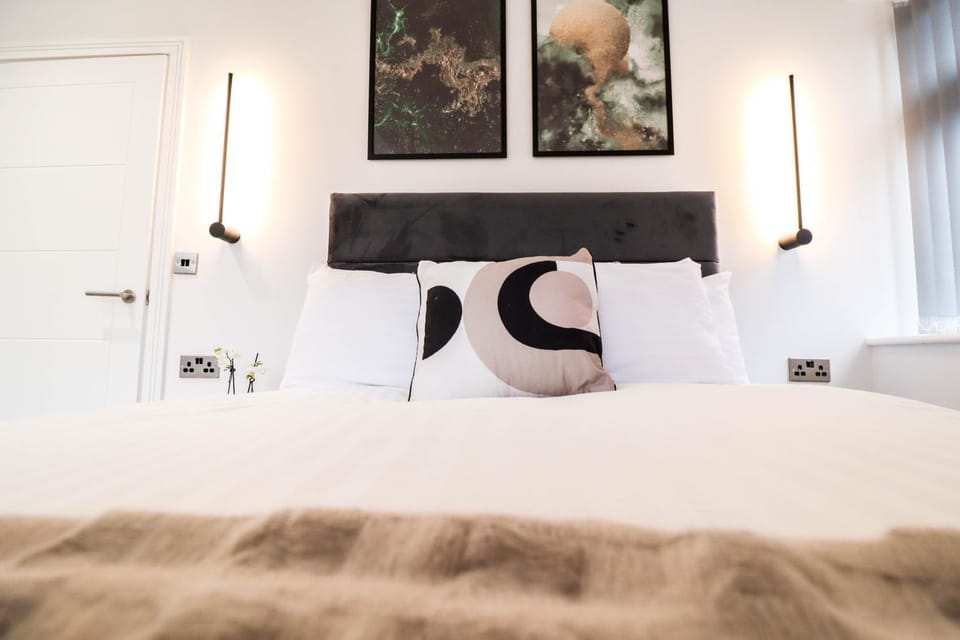 The Chiltern View - 1BR Centrally Located Flat with Contemporary Style Decor & Free Secure Underground Parking Apartment in High Wycombe