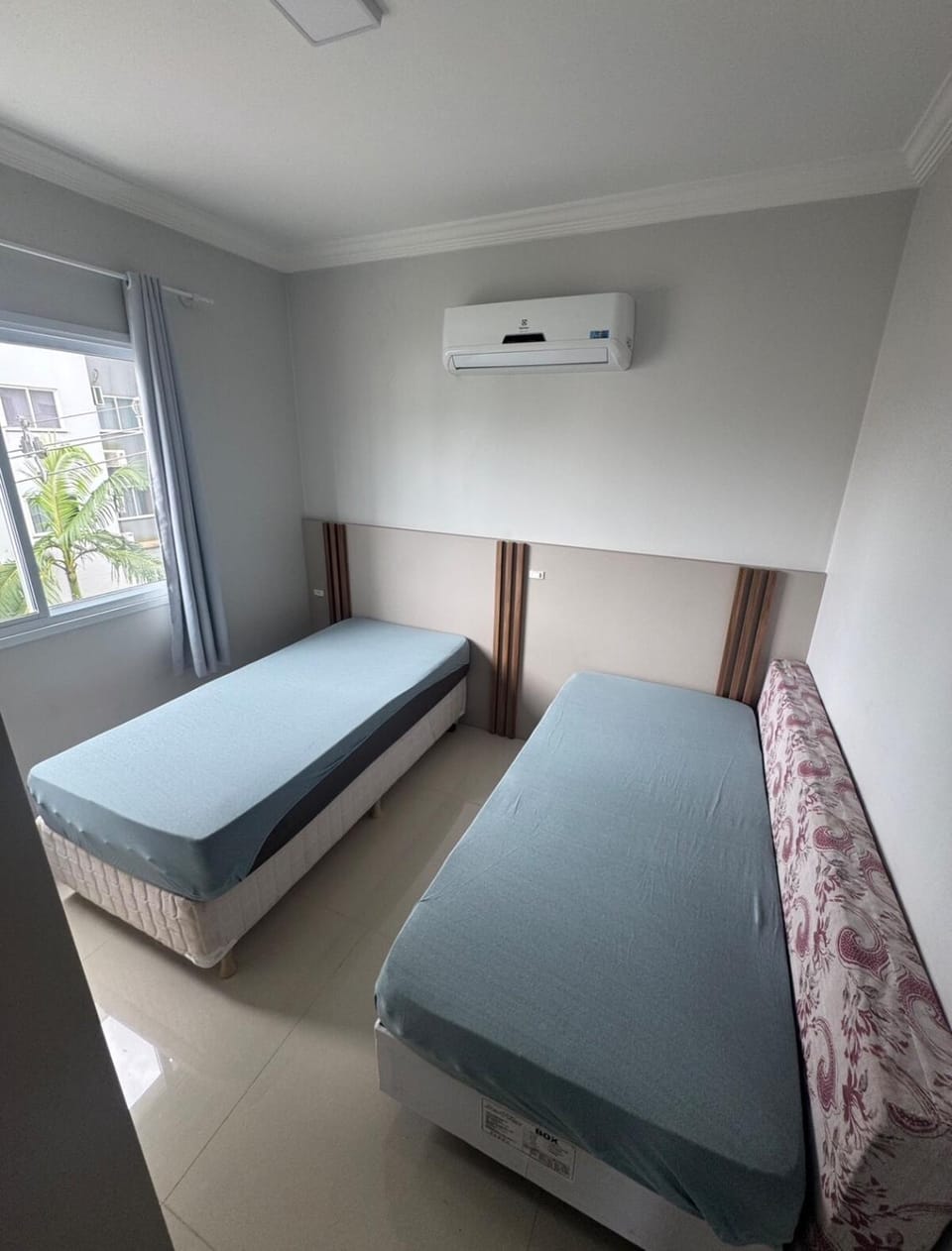 Bed, Photo of the whole room, Bedroom, air conditioner