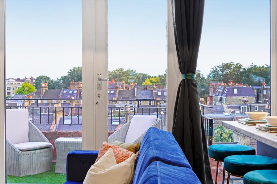 Exclusive 2 Bedroom Flat near Barons Court! Apartment in London