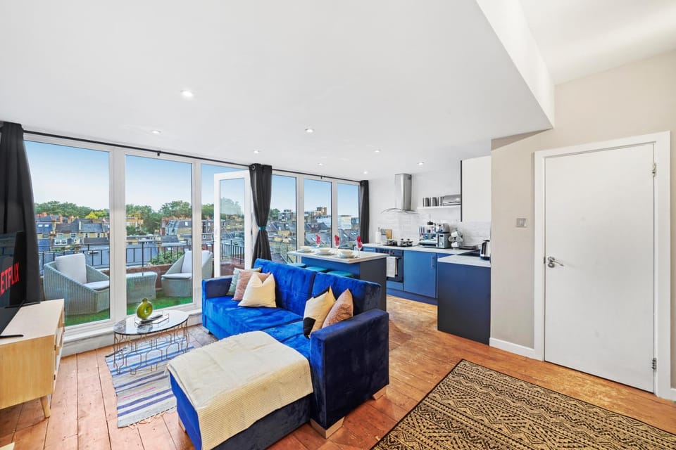 Exclusive 2 Bedroom Flat near Barons Court! Apartment in London
