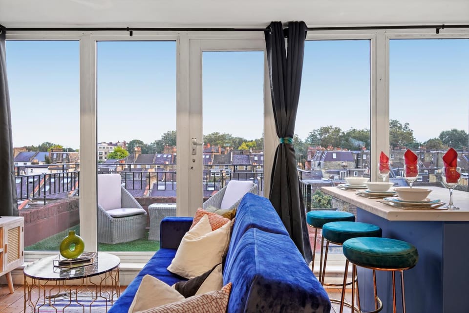 Exclusive 2 Bedroom Flat near Barons Court! Apartment in London