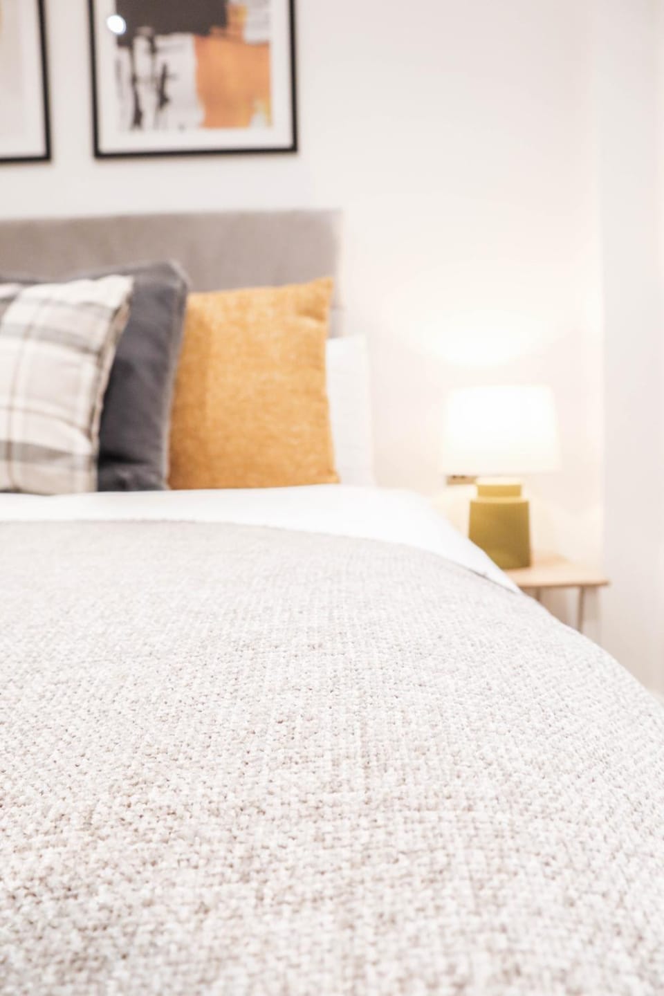 The Dashwood Suite - 2BR Modern Apt with Stylish Design Decor, Free Secure Underground Parking & 50" Smart TV Apartment in High Wycombe
