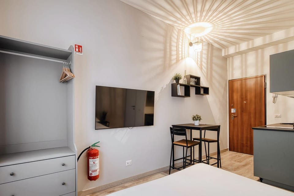 TV and multimedia, Kitchen or kitchenette, wardrobe