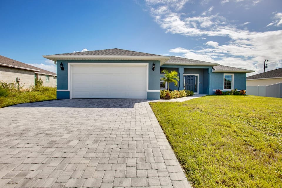 Fish, Golf & Beach-Hop! Family Home in Cape Coral House in Cape Coral