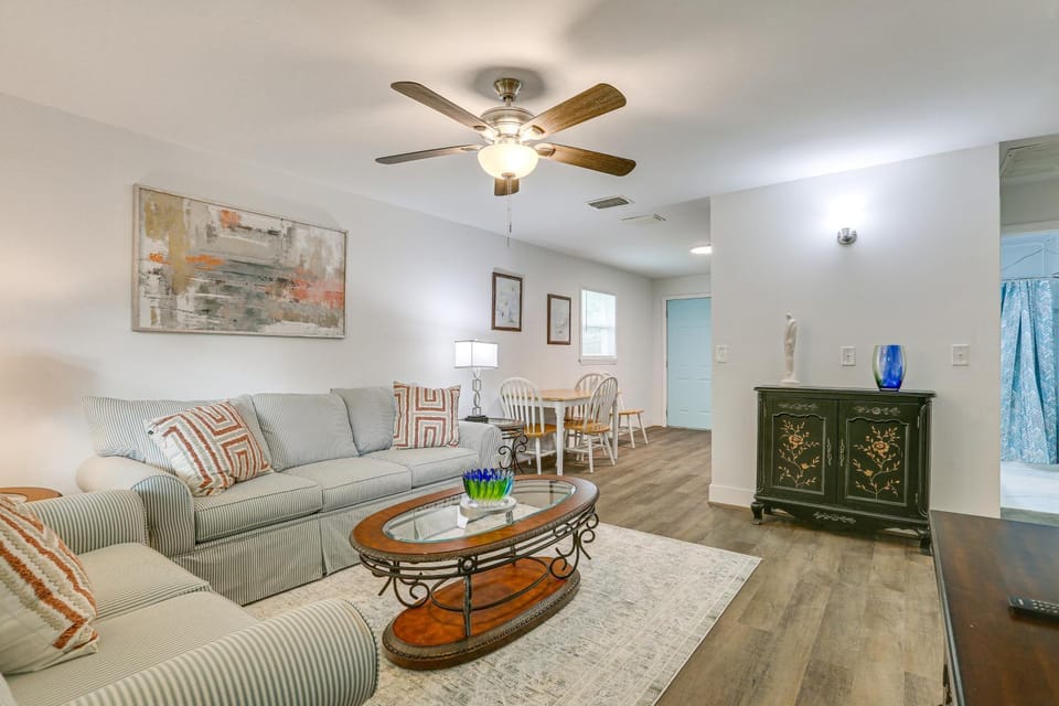 2 Mi to River District! Fort Myers Retreat w/ Yard House in Fort Myers