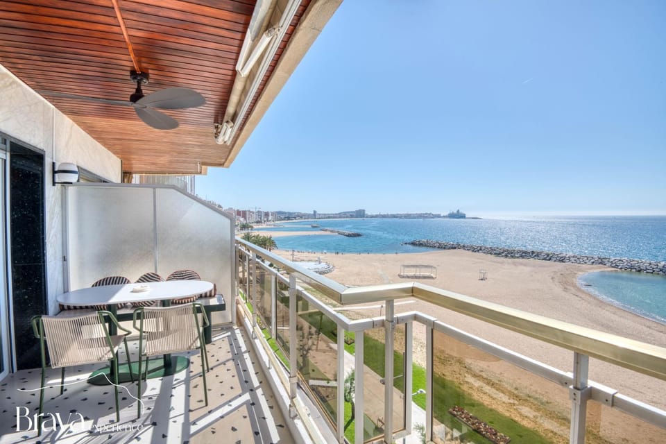 Property building, Balcony/Terrace, Beach, Sea view