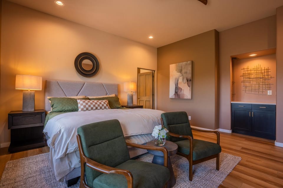 Bed, Seating area, Bedroom