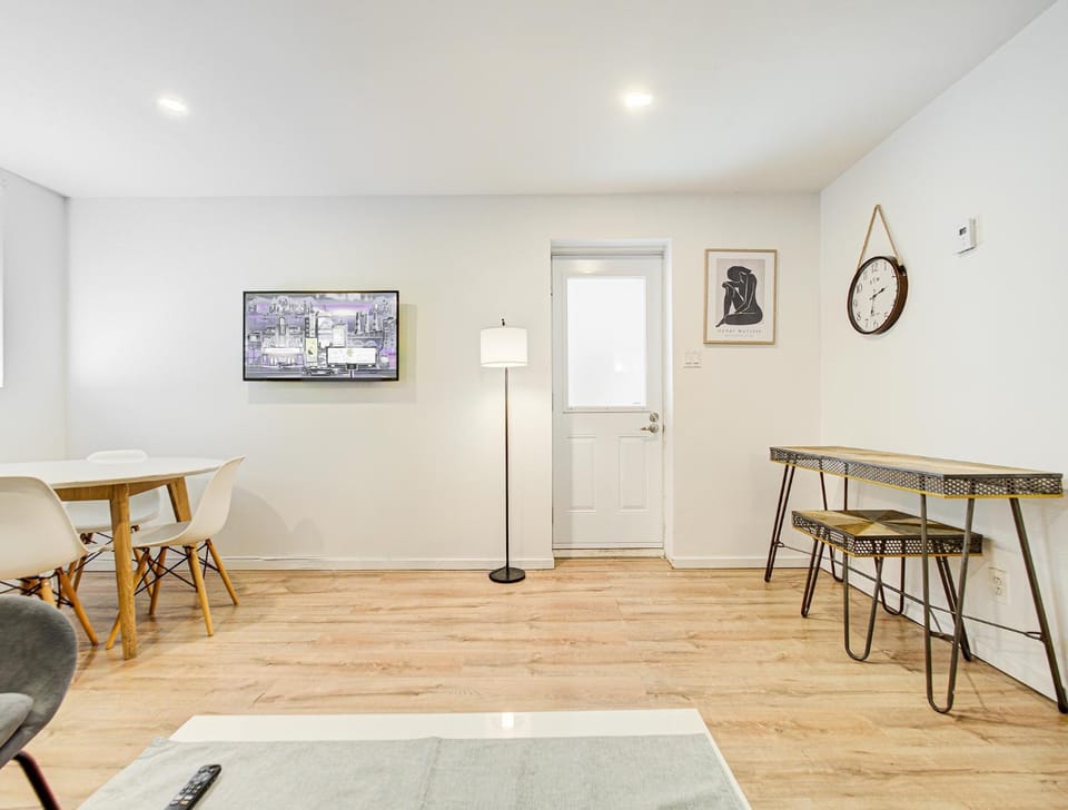 Charmant 2BD Apartment in Montreal