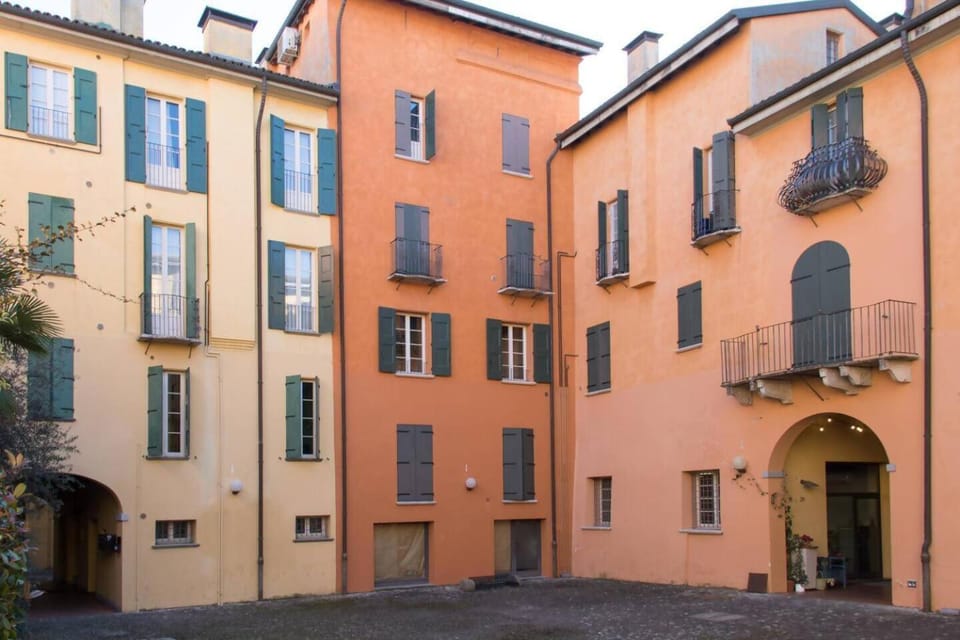 Property building, Neighbourhood