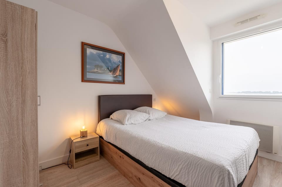 Property building, Living room, Bedroom
