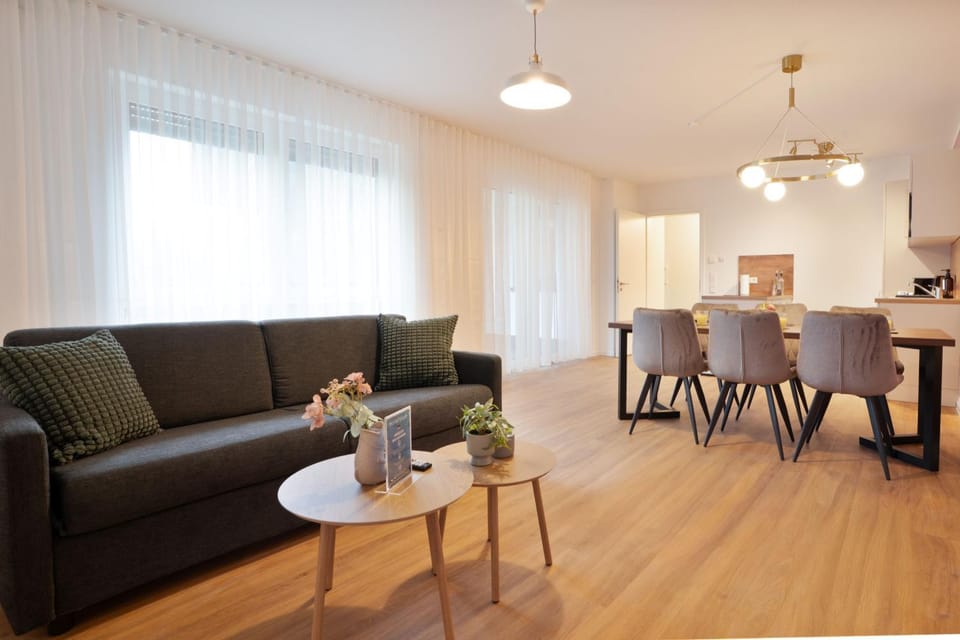Kitchen or kitchenette, Living room, Seating area, Dining area