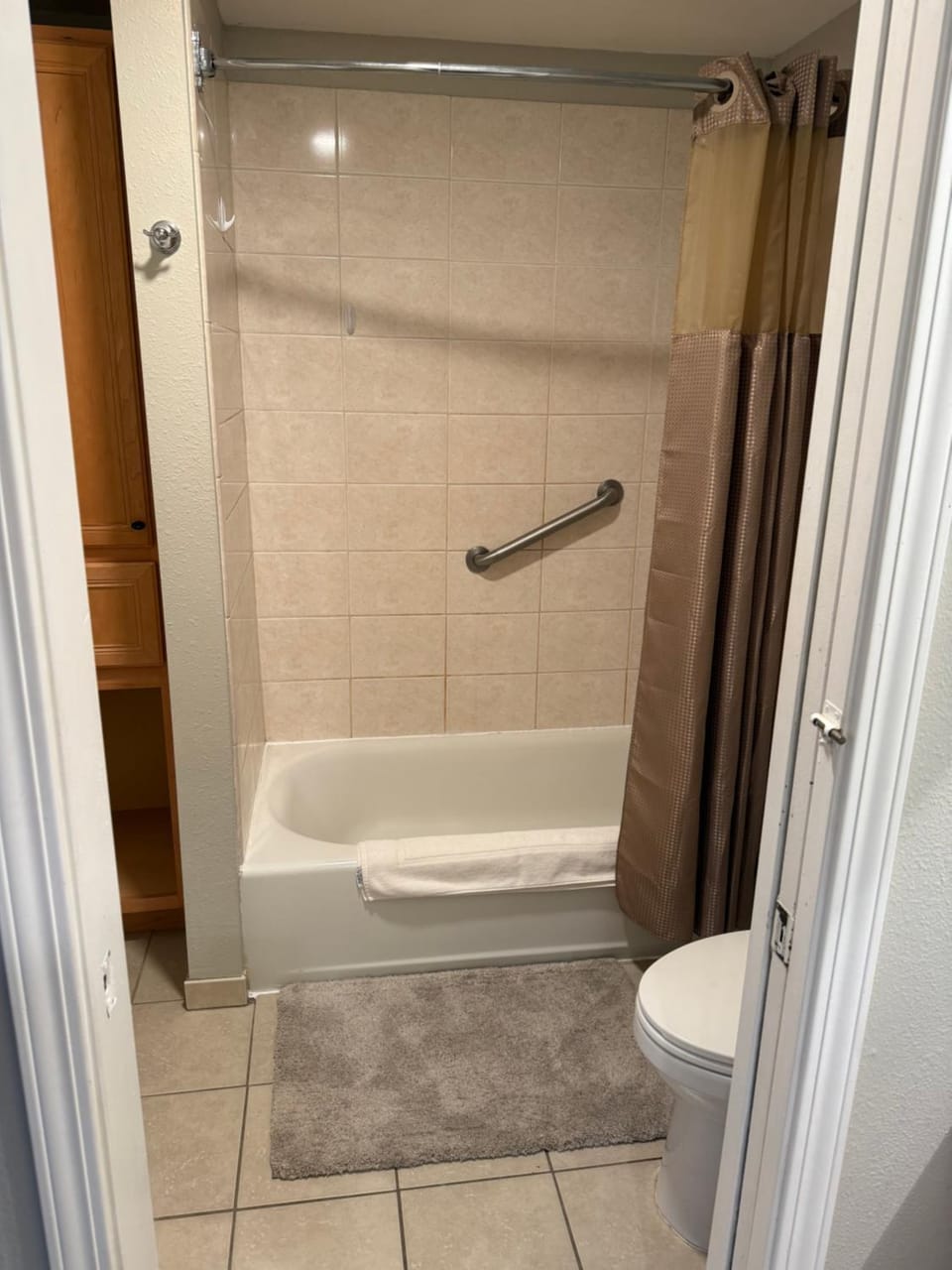 Browns Point Townhome with office Apartment in Tacoma