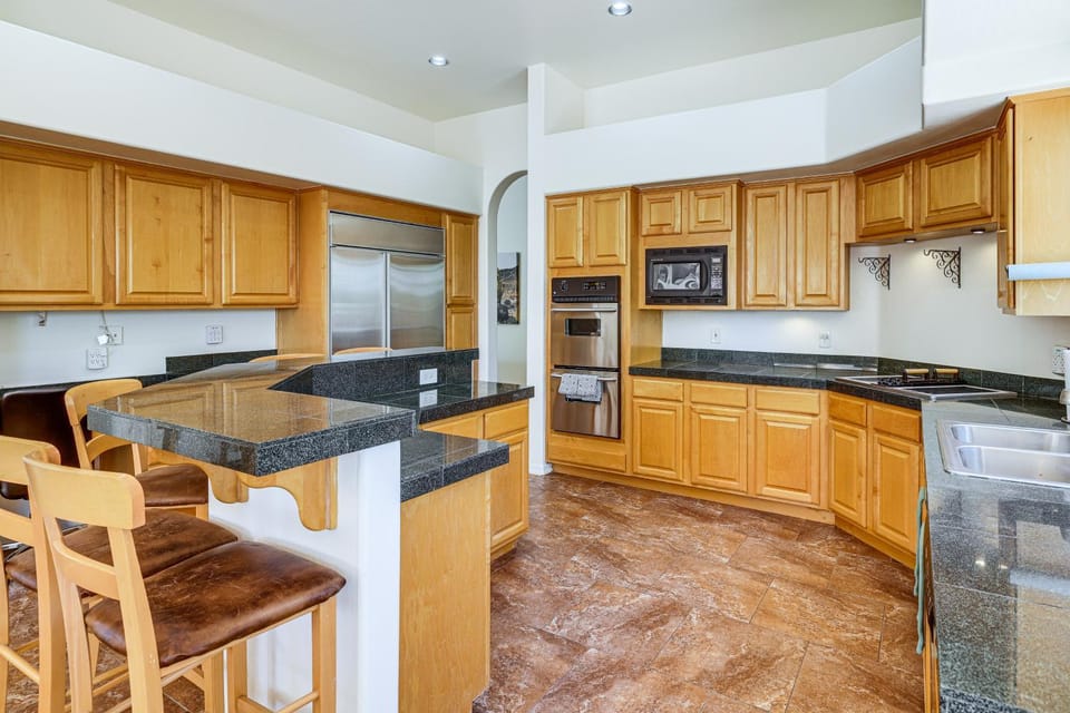 Groups Welcome! Home w/ Pool + Patio in N Phoenix House in New River