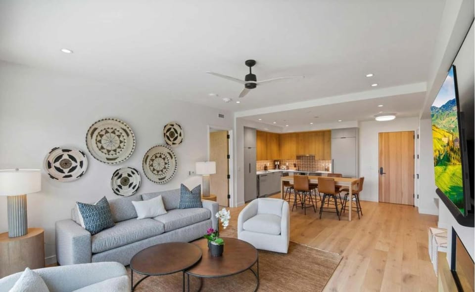 TV and multimedia, Kitchen or kitchenette, Living room, Dining area