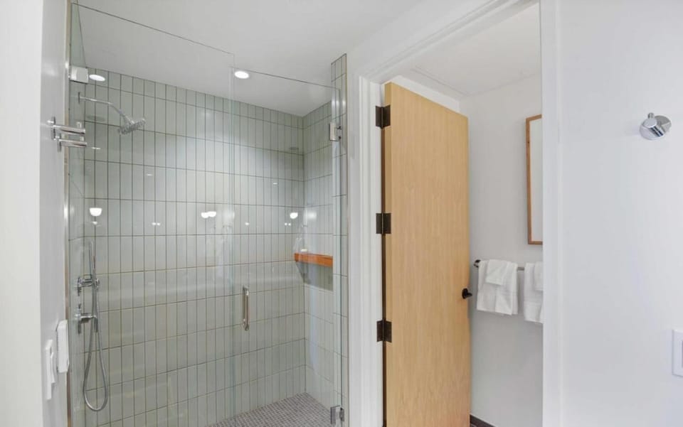 Shower, Bathroom, towels