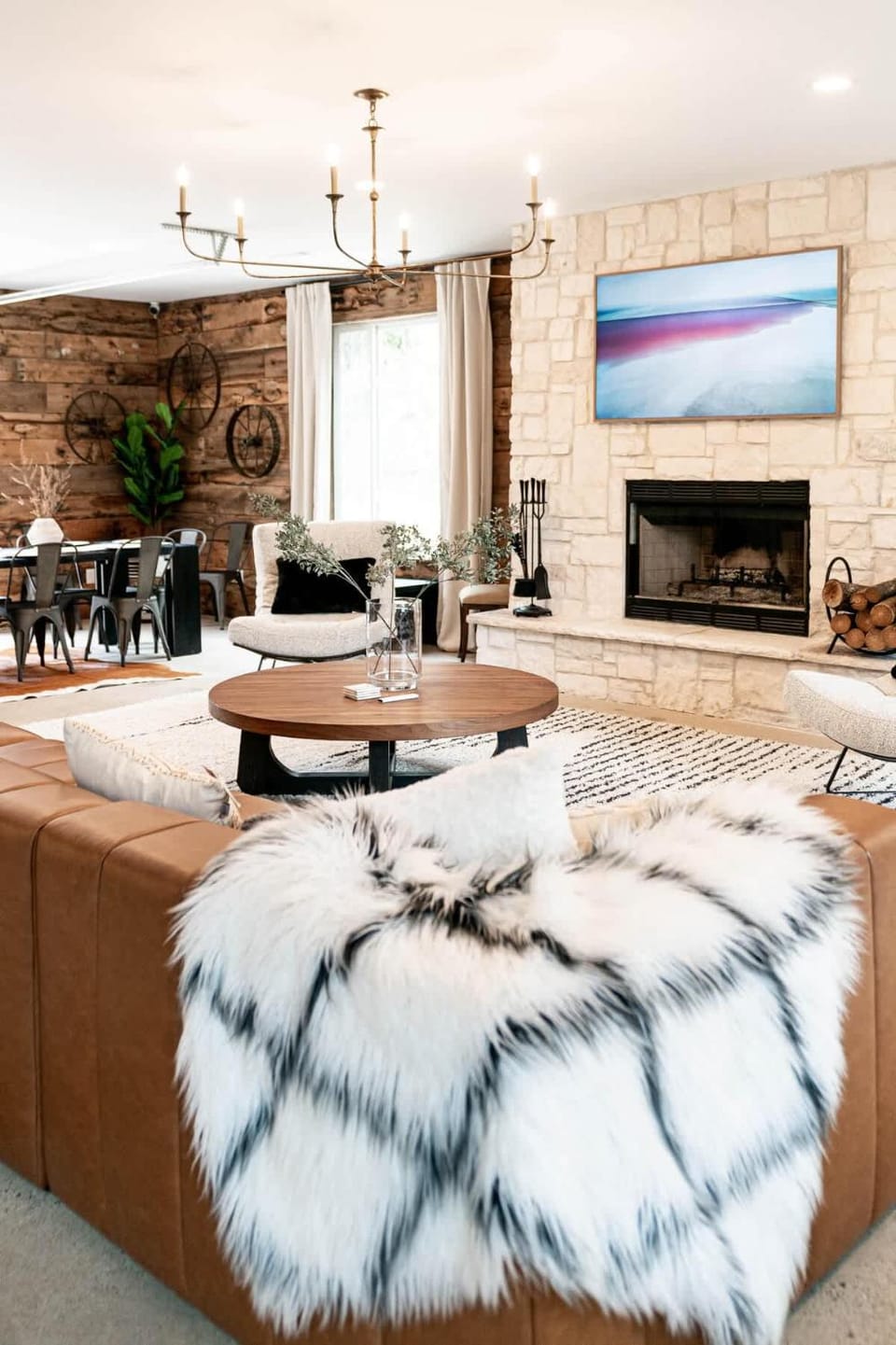 Adventure Barn - On HGTV Fixer to Fab -Access MTB House in Bella Vista