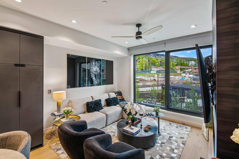 Living room, Seating area, fireplace