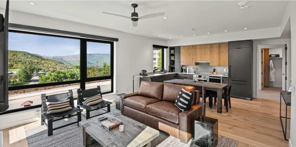 Natural landscape, Kitchen or kitchenette, Living room, Seating area, Dining area, Mountain view