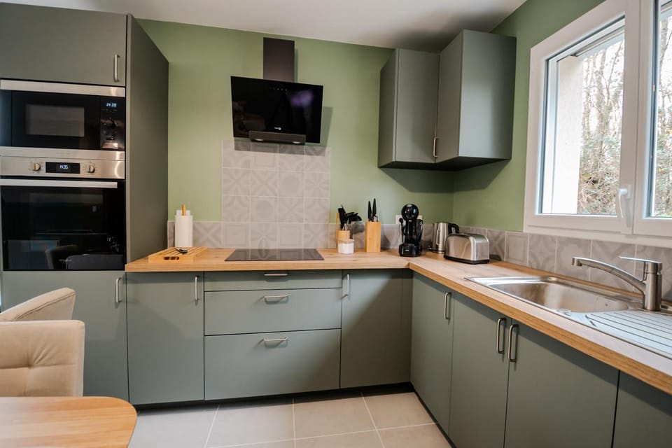 Kitchen or kitchenette, Living room