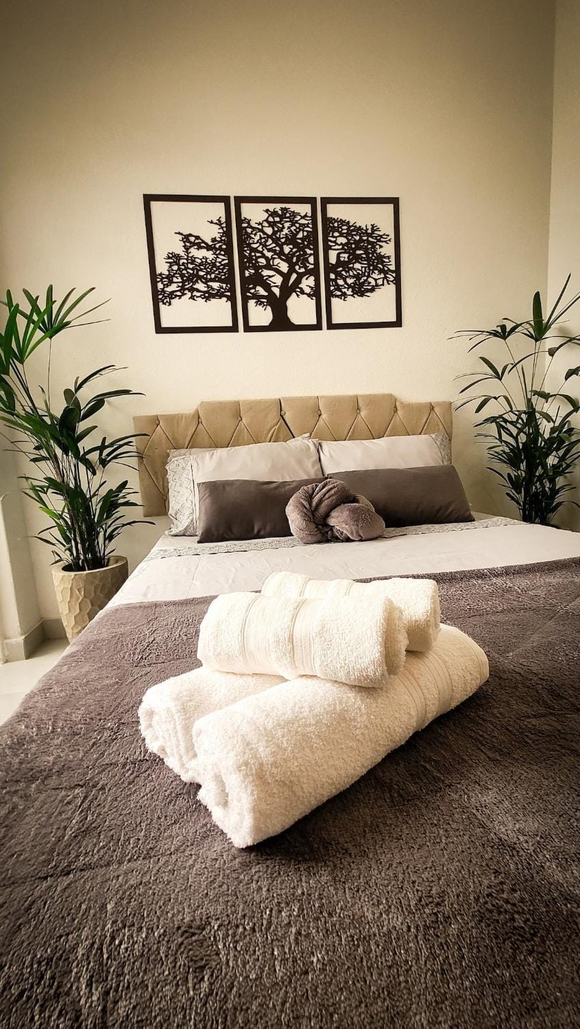 Bed, Bedroom, towels