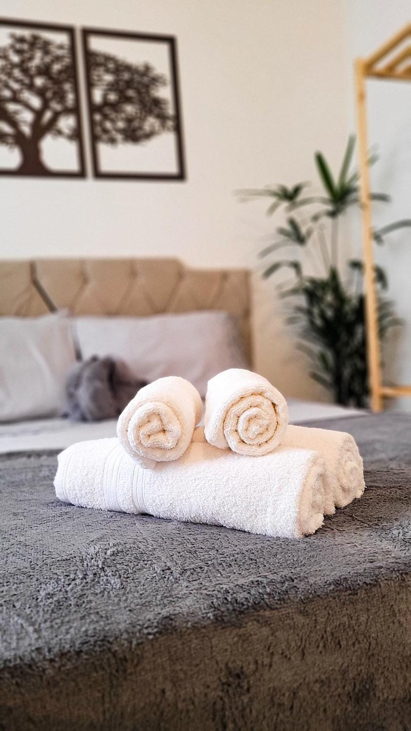 Bedroom, towels
