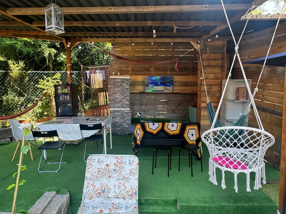 Patio, Communal lounge/ TV room, BBQ facilities, Garden